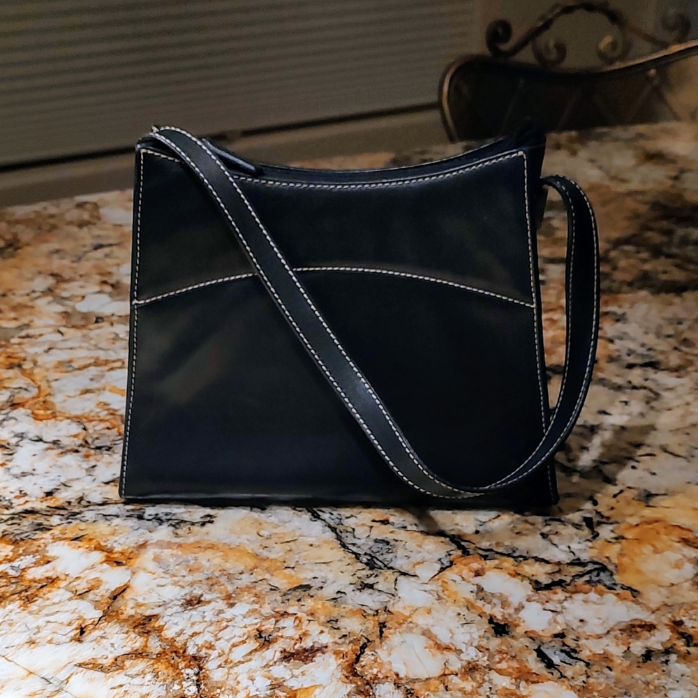 Ralph Lauren black leather shoulder bag, preowned in beautiful condition.